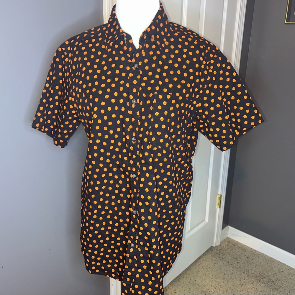 Men’s Rugby University Black Short Sleeve Button Down With Pumpkins Size Medium